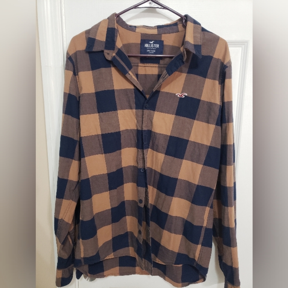 Hollister Men's Navy and Tan Plaid Shirt